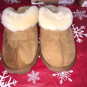 Size 8 uggs slippers